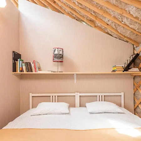 Namelis Jurta Prie Juros *